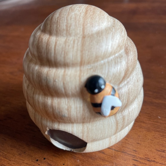 Natural Charming Bee and Hive Decor - Picture 4 of 7